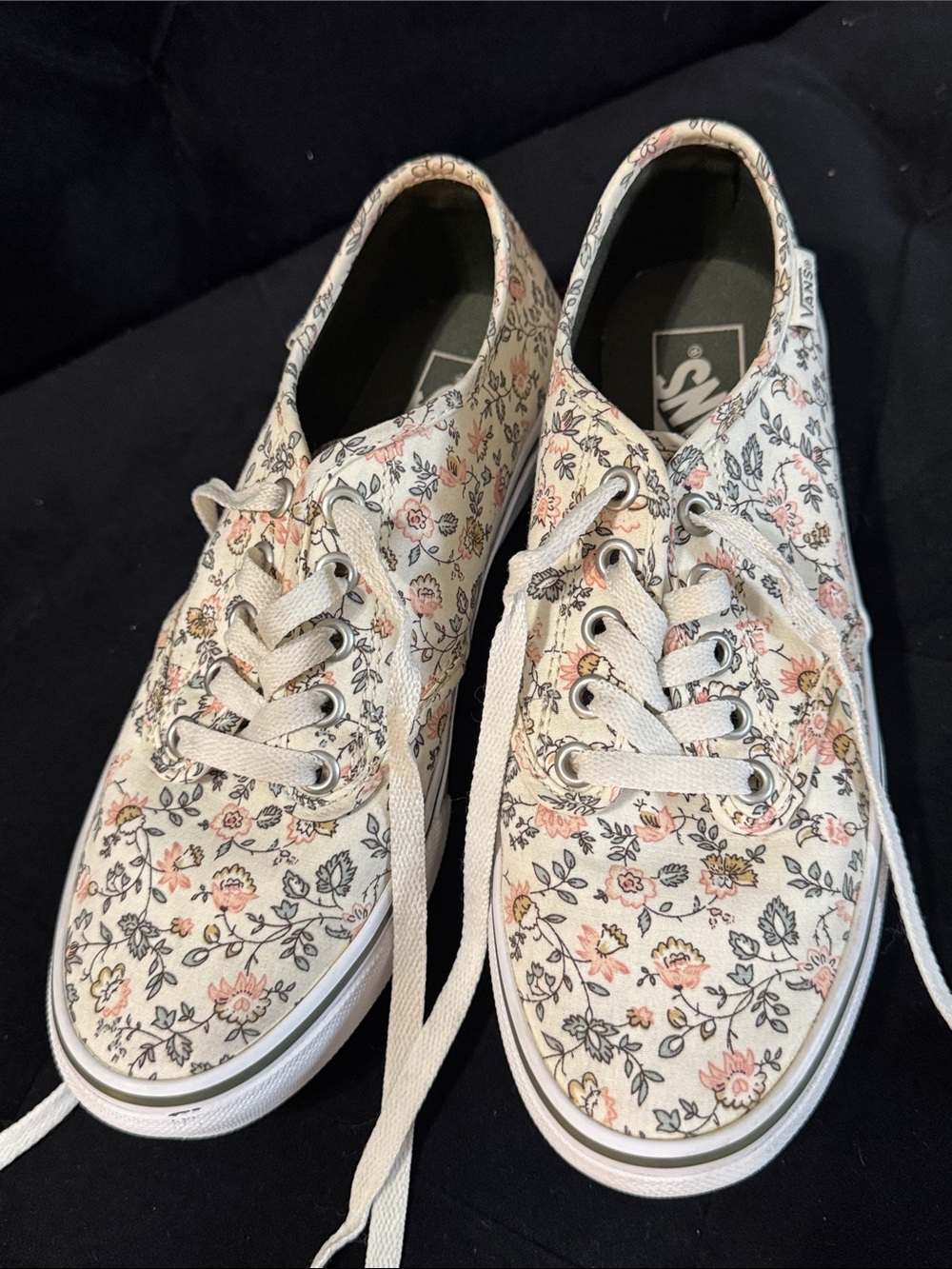 EUC! Cute! Women’s 6.5 Vans Floral Ditsy Low Canvas Sneakers / Cream Pink Floral